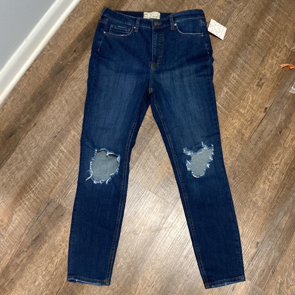 FREE PEOPLE BLOWN OUT KNEE HIGH WAISTED SKINNY JEAN DARK WASH BUTTERY SOFT SZ 31 - Picture 1 of 16